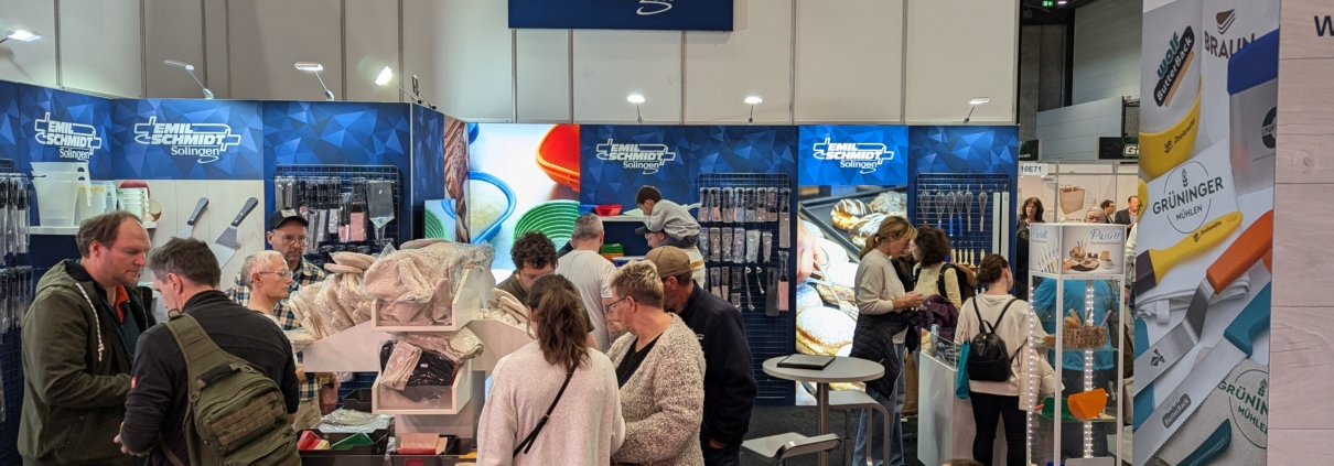 Messestand von Emil Schmidt auf der Südback 2024 mit Besuchern